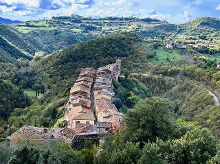 Photographie du Borgo e castello Orsini - photo. Natale Madeo - © FAI - Fondo Ambiente Italiano Image d'une photographie du Borgo e castello Orsini - photo. Natale Madeo - © FAI - Fondo Ambiente Italiano