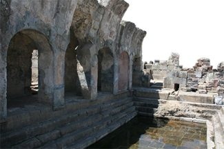 Image d'une photographie de la Piscine du site archéologique de Fordongianus (Sardaigne, Italie). Cliché Silvia González Soutelo © 